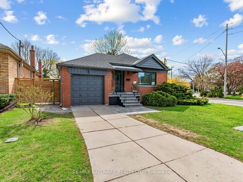 1 Ferncliff Crt, East York, ON, M4B2M3 | Card Image