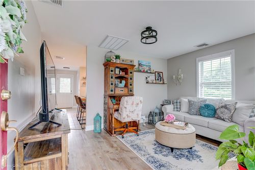 apt-4-1070 Crandall Rd, Tiverton, RI, 02878-2778 | Card Image