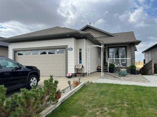 99 Jessie Robinson Close N, Home with 5 bedrooms, 3 bathrooms and 2 parking in Lethbridge AB | Card Image