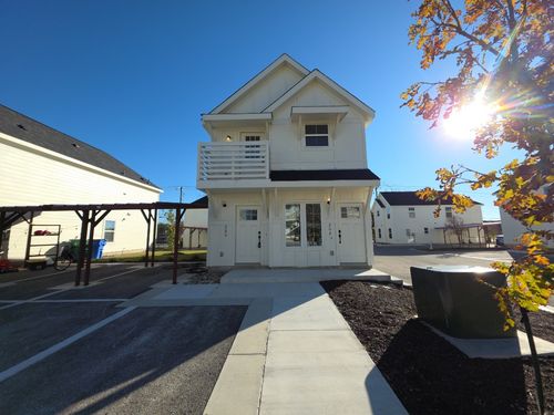 200-2002 W 2nd St, Taylor, TX, 76574-2550 | Card Image