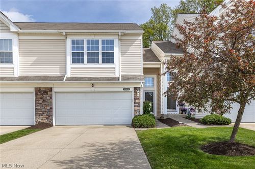 29089 Pembrooke Blvd, Olmsted Twp, OH, 44138-8105 | Card Image