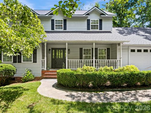 302 Shadecrest Ln, Mills River, NC, 28759-9673 | Card Image
