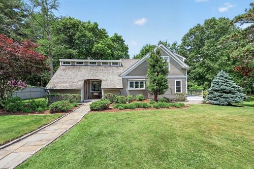136 S Pleasant St, Hingham, MA, 02043-4422 | Card Image