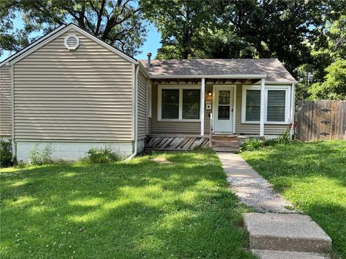 143 Grove Ave, Bonner Springs, KS, 66012-1520 | Card Image