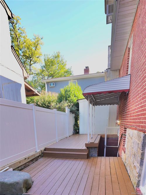 lowr-level-2 Dunes Ln, Port Washington, NY, 11050-1408 | Card Image