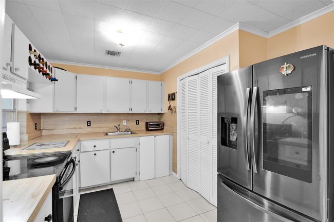 324 Davis Rd, House other with 5 bedrooms, 2 bathrooms and null parking in Palm Springs FL | Image 20