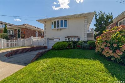 96-08 161st Avenue, House other with 4 bedrooms, 2 bathrooms and null parking in Howard Beach NY | Image 3