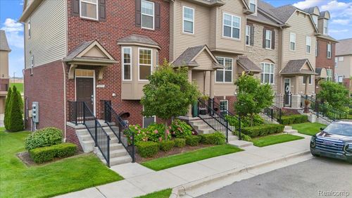 2653 Helmsdale Cir, Rochester Hills, MI, 48307-4296 | Card Image