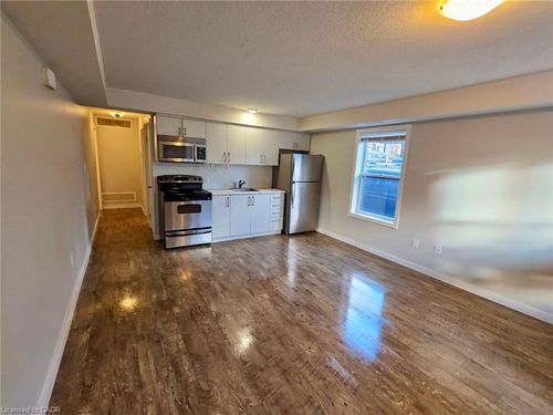 48 Martin St, Kitchener, ON, N2G2X2 | Card Image