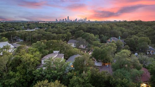1113 Lott Ave, Austin, TX, 78721-2138 | Card Image