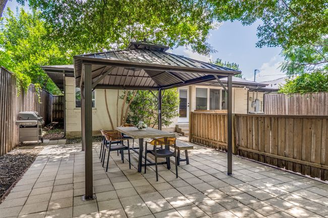 7127 E Mockingbird Ln, House other with 2 bedrooms, 2 bathrooms and null parking in Dallas TX | Image 25