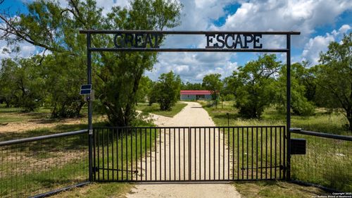 1231 B &Amp; R Road, Vanderpool, TX, 78885 | Card Image