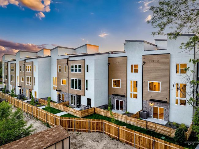 2007 S Makar Ln, Townhouse with 3 bedrooms, 4 bathrooms and 2 parking in Boise ID | Image 40