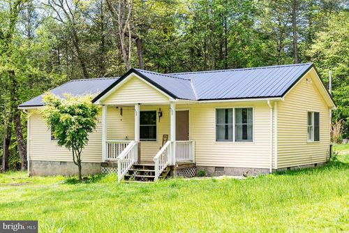 216 Deer Fern Dr, SUGAR GROVE, WV, 26815-8081 | Card Image