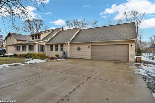 38750 Pineridge St, Harrison Twp, MI, 48045-2078 | Card Image