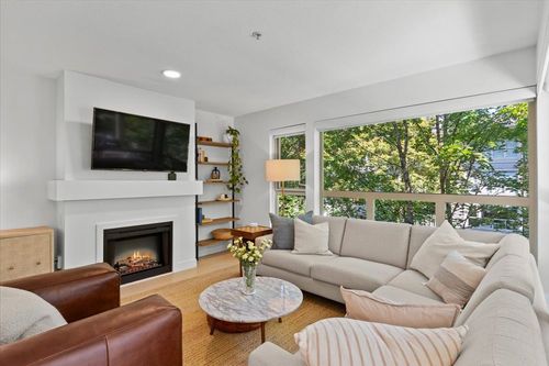 325-801 Klahanie Dr, Port Moody, BC, V3H5K4 | Card Image
