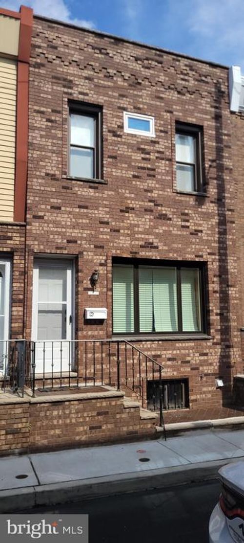 2417 S Clarion St, PHILADELPHIA, PA, 19148-3511 | Card Image