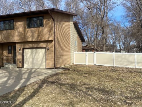 310 W Reno Ave, Bismarck, ND, 58504-6245 | Card Image