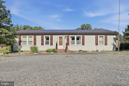 3919 Fairview Dr, BERKELEY SPRINGS, WV, 25411-4515 | Card Image