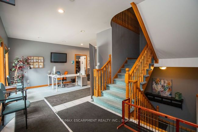 144 Wilson St E, Home with 0 bedrooms, 4 bathrooms and 24 parking in Ancaster ON | Image 8