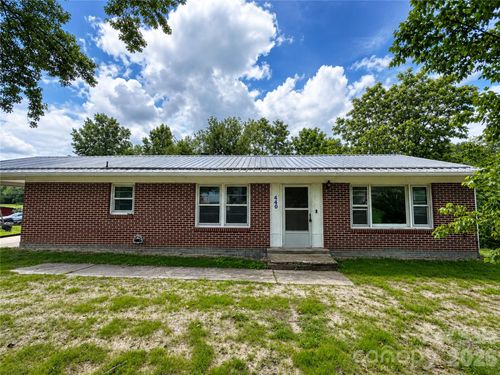 440 Us 19e, Spruce Pine, NC, 28777-6372 | Card Image