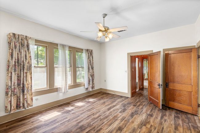 911 N Avenue C, House other with 3 bedrooms, 2 bathrooms and null parking in Elgin TX | Image 32