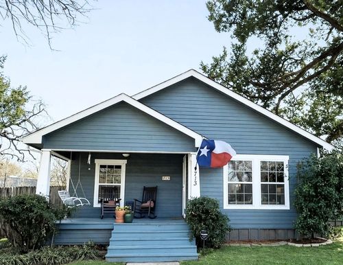 713 W Spring St, Weatherford, TX, 76086-3133 | Card Image