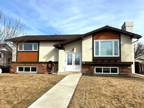 24 Ingram Park Dr E, Brooks, AB, T1R0L1 | Card Image