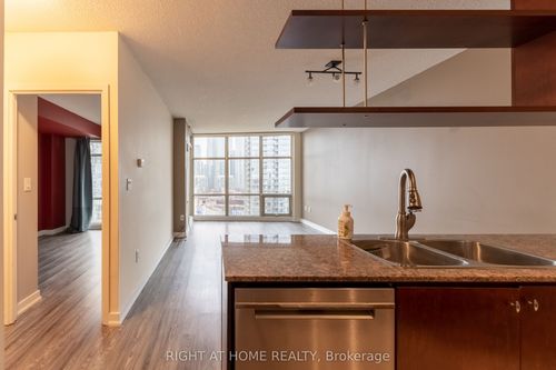 35-35 Mariner Terrace, Toronto, ON, M5V3V9 | Card Image