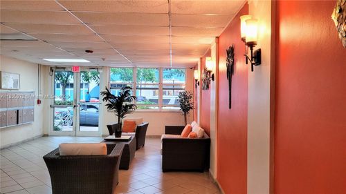 apt-213-524 Washington Ave, Miami Beach, FL, 33139-6608 | Card Image