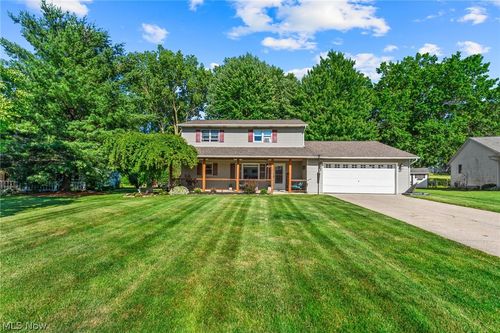 7391 Hidden Glen Dr, Amherst, OH, 44001-2566 | Card Image