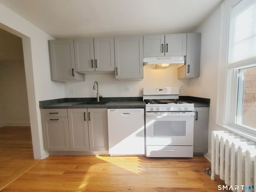 2l-33 Holcomb Avenue, Stamford, CT, 06906 | Card Image