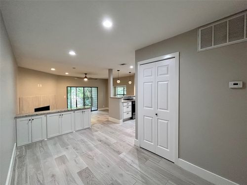 apt-254-1135 Barton Hills Dr, Austin, TX, 78704-1974 | Card Image