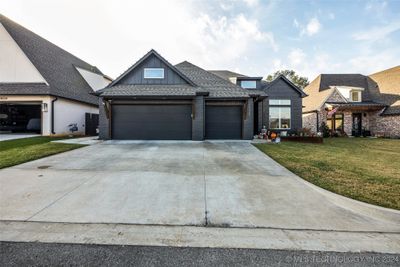 10228 E 121st Street S, House other with 3 bedrooms, 2 bathrooms and null parking in Bixby OK | Image 2