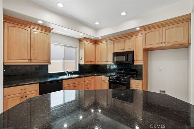 326 6 Th St, House other with 4 bedrooms, 5 bathrooms and 2 parking in Huntington Beach CA | Image 19