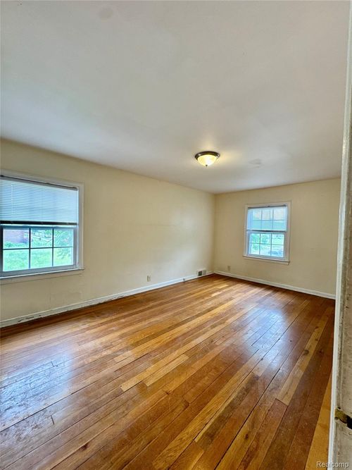 4600 Chatsworth St, Detroit, MI, 48224-3408 | Card Image