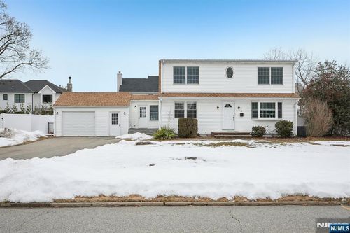 32 Garden Pl, Pompton Plains, NJ, 07444-1437 | Card Image