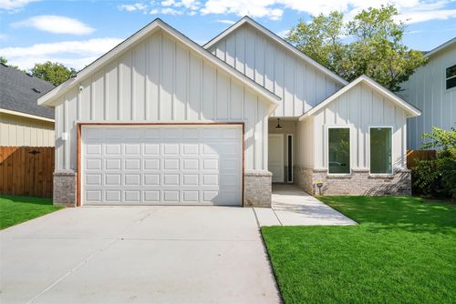 1633 E Tucker St, Fort Worth, TX, 76104-1733 | Card Image