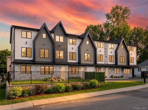 102-1 Manor Dr, Monsey, NY, 10952-3581 | Card Image