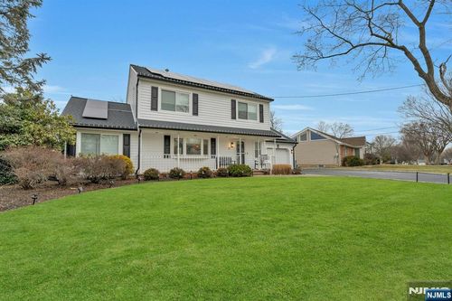 111 Crain Rd, Paramus, NJ, 07652-4017 | Card Image