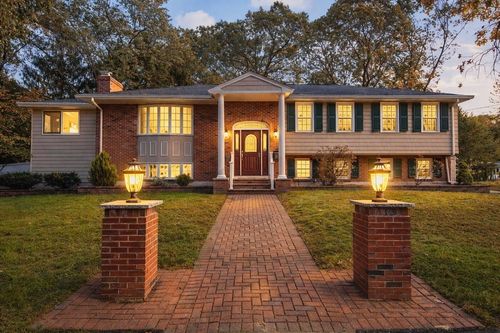 8 Phinney Rd, Lexington, MA, 02421-7717 | Card Image