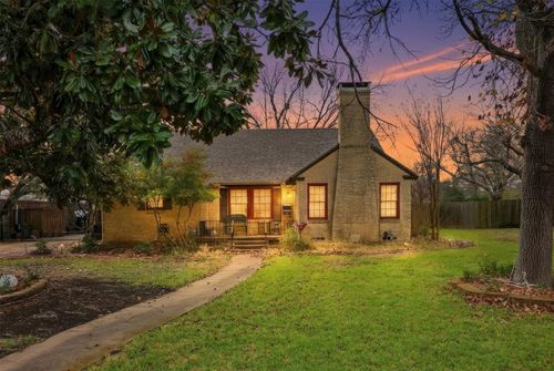 122 E 7th St, Lancaster, TX, 75146-1604 | Card Image