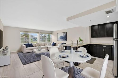 7205-1084 Forest Lakes Dr, NAPLES, FL, 34105-2294 | Card Image