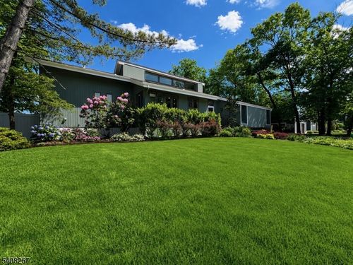 154 Brentwood Dr, South Orange, NJ, 07079-1141 | Card Image