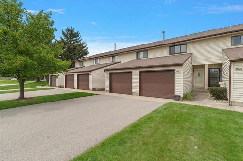 4823 Meadowview Ct, Hudsonville, MI, 49426-1622 | Card Image