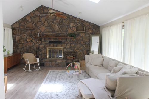 35 Dove Ln, Holiday Island, AR, 72631-4806 | Card Image