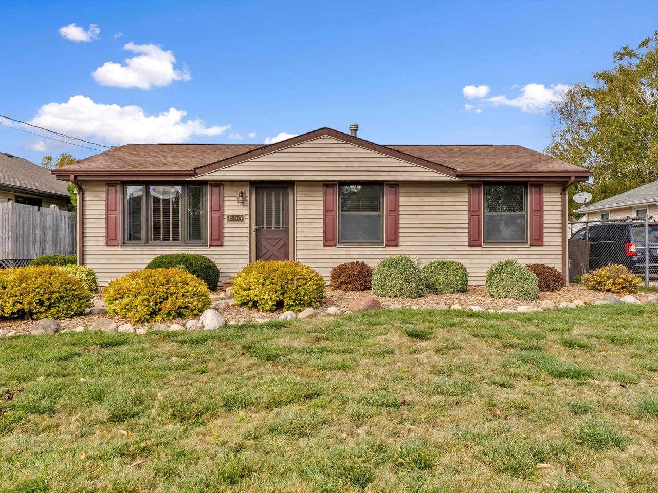 Linden Ave, Manitowoc, WI 54220