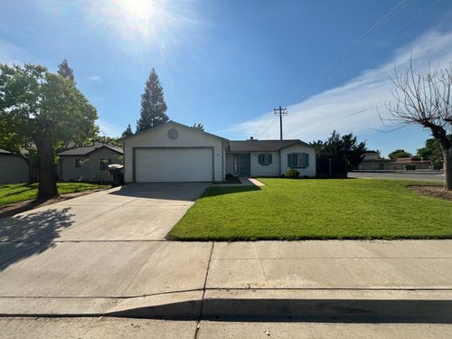 813 Morton Ave, Sanger, CA, 93657-4102 | Card Image