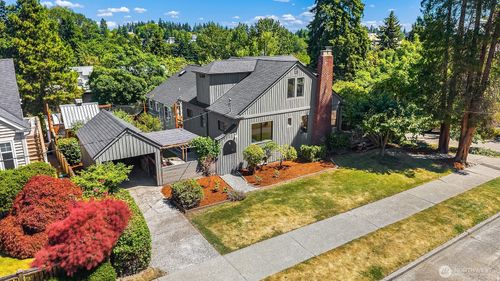 3802 Ne 52nd St, Seattle, WA, 98105-3051 | Card Image