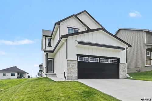 17543 Potter St, Bennington, NE, 68007-1682 | Card Image